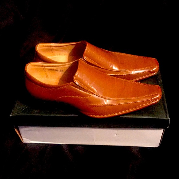 Shoes - Picture 2 of 3